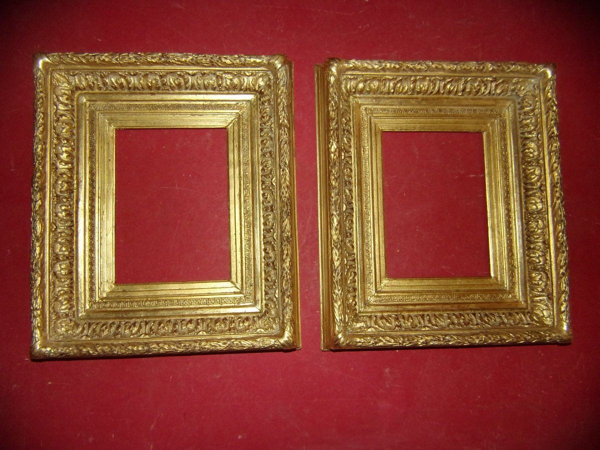 Paire de cadres époque 19ème, en bois doré.