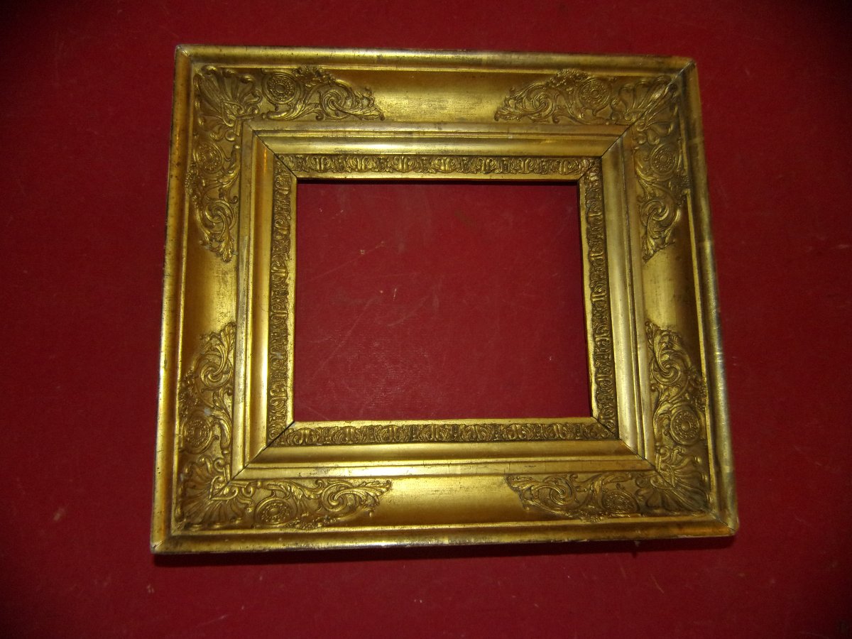 Cadre époque 19ème, en bois doré.