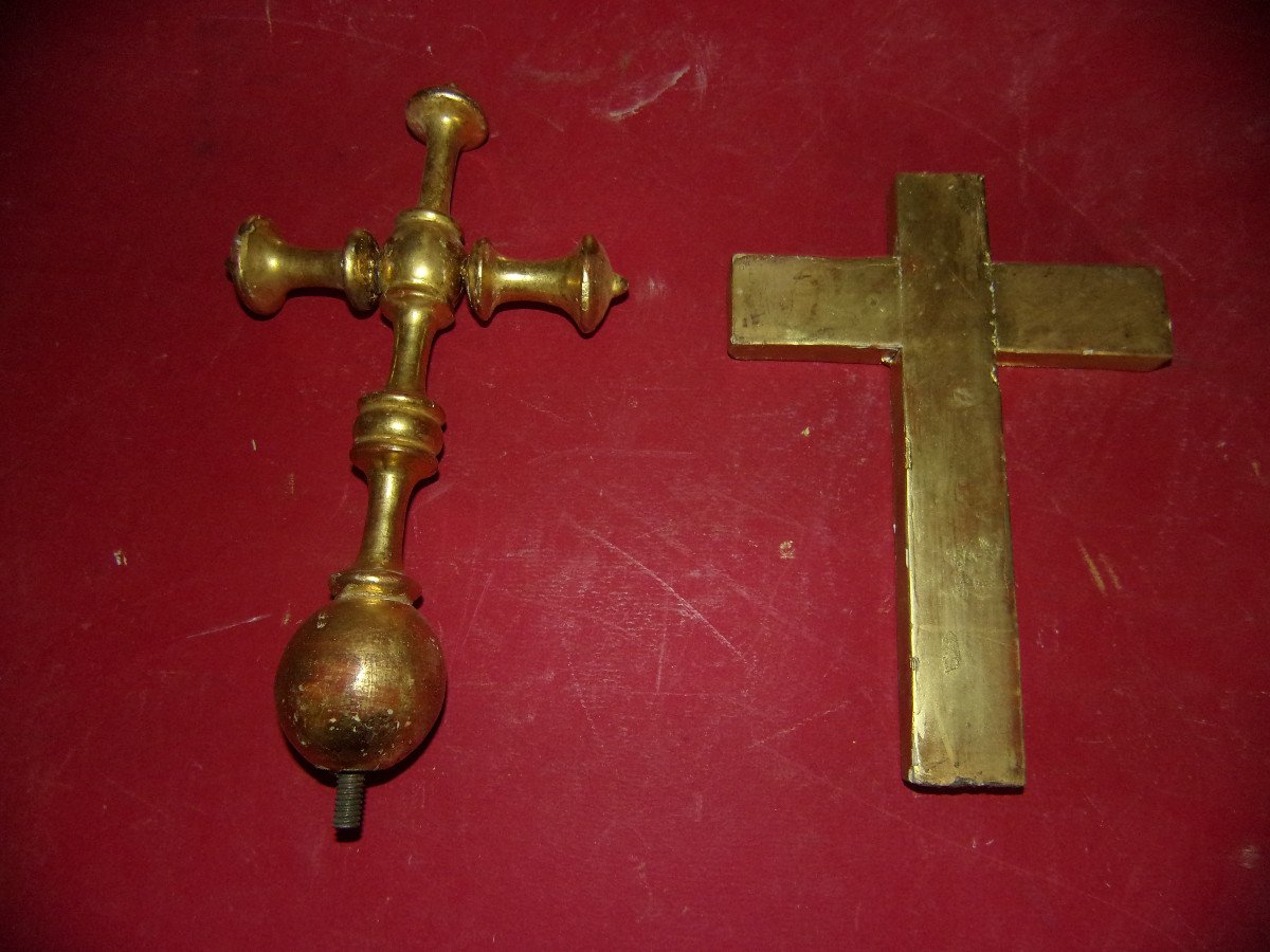 Deux Croix En Bois Doré, époque 19ème.