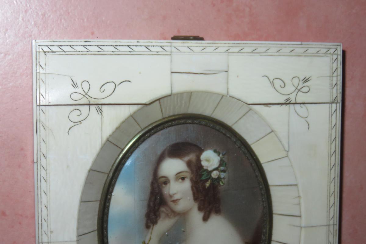 Buste De Jeune Fille, Miniature époque 19ème.-photo-1