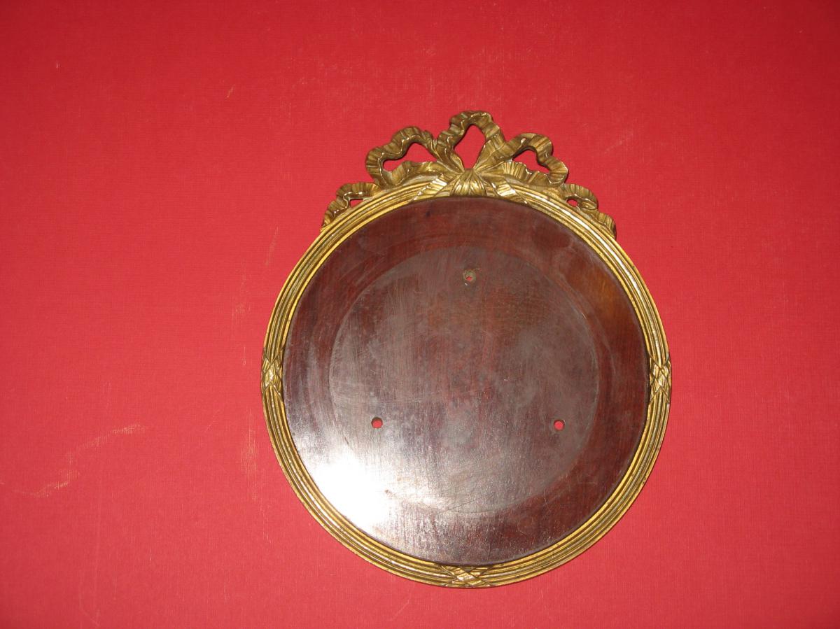 Round Frame Bronze 19th Time.