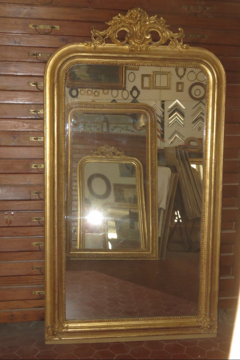 Miroir Louis Philippe,  Avec Fronton,  époque 19ème,  En Bois Doré.