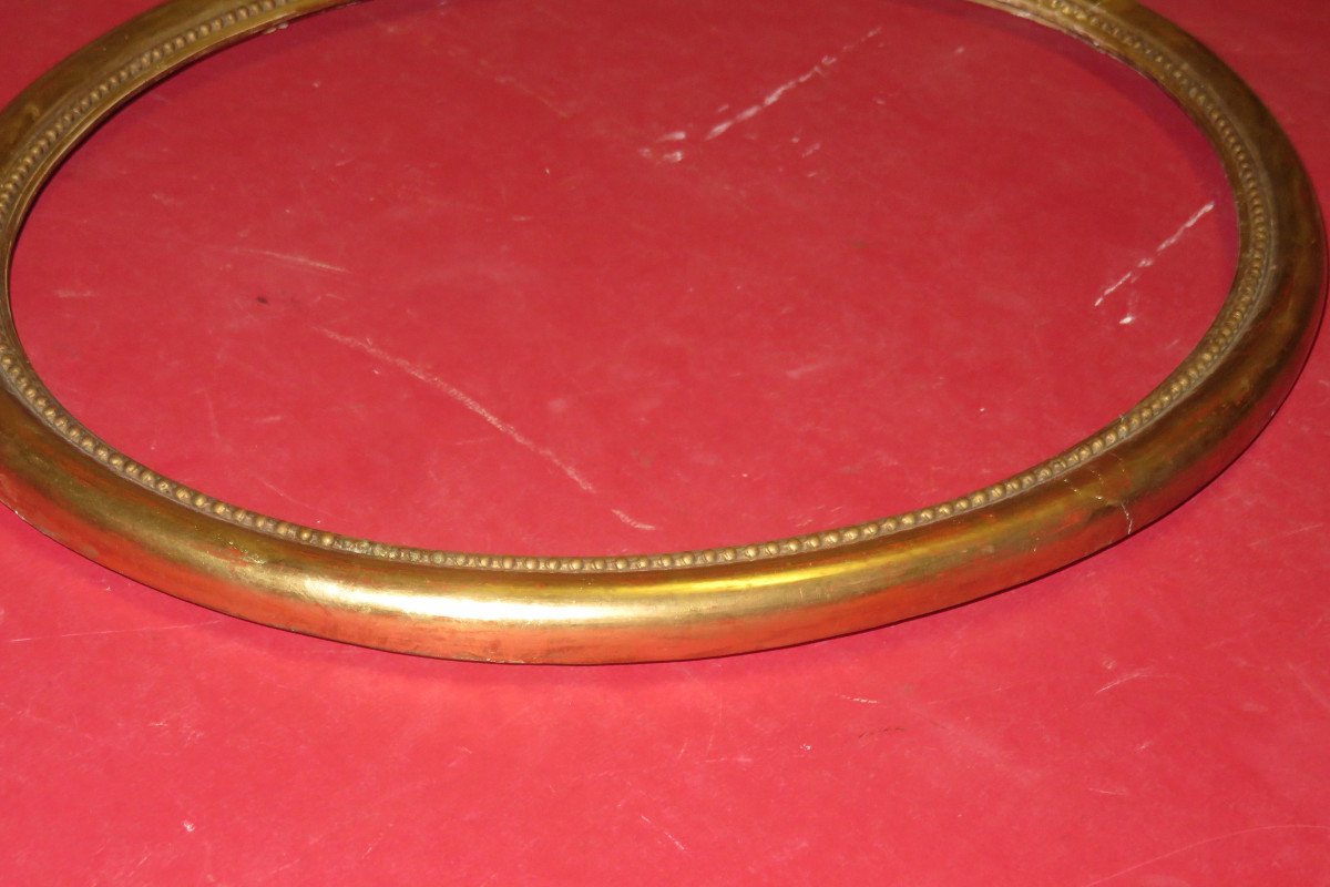 19th Century Oval Frame, In Golden Wood.-photo-2