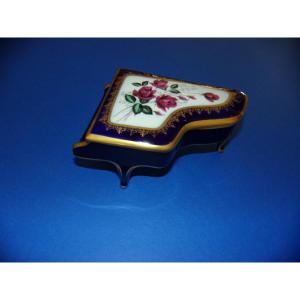 Camille Tharaud, porcelaine de Limoges Piano, époque art déco.
