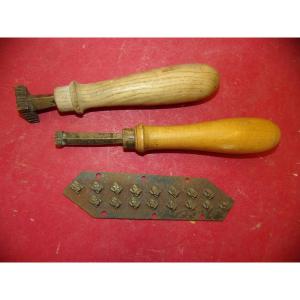 Trois fers à dorer XIXe siècle Fleurons néo-renaissance et fleurs de Lys.