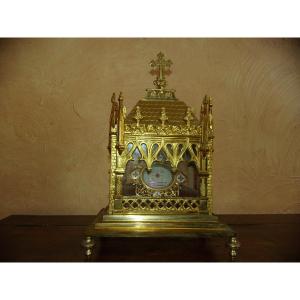 Châsse-reliquaire néogothique en bronze doré, Relique de saint Vincent de Paul, époque 19ème.