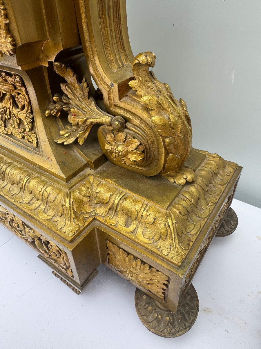 Garniture de cheminée en bronze ciselé et doré – Pendule et deux candélabres de style Louis XVI-photo-3