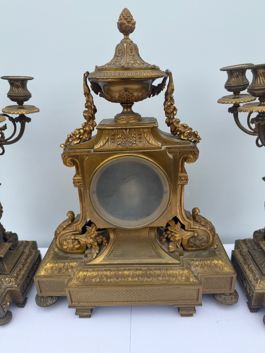 Garniture de cheminée en bronze ciselé et doré – Pendule et deux candélabres de style Louis XVI-photo-3