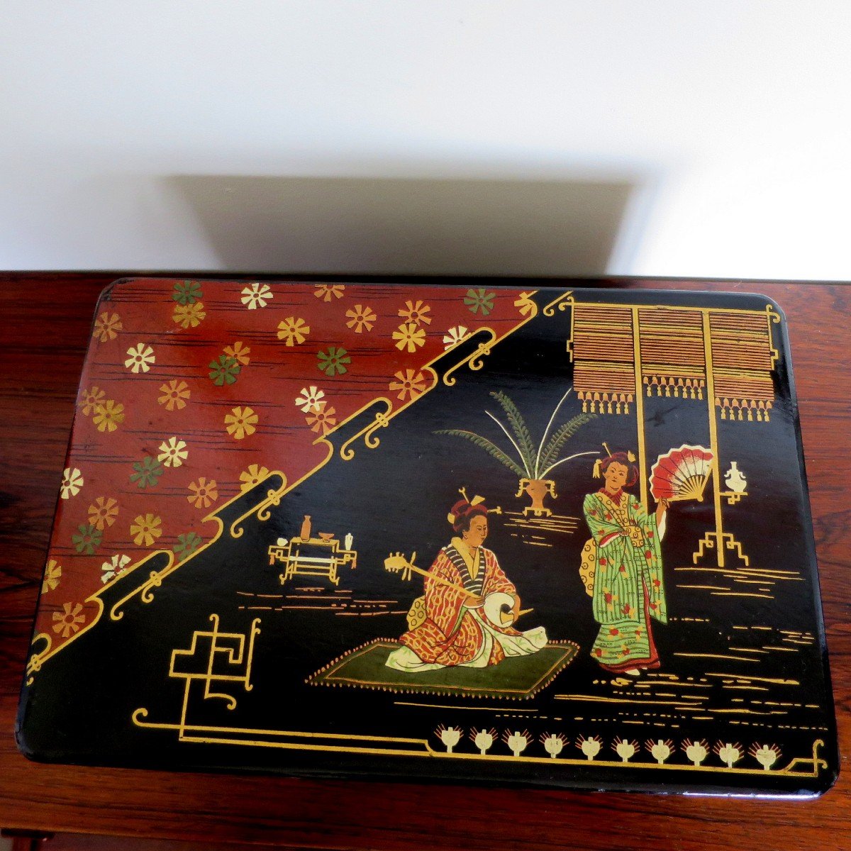Napoleon III Box With Chinese Decor In Boiled Cardboard