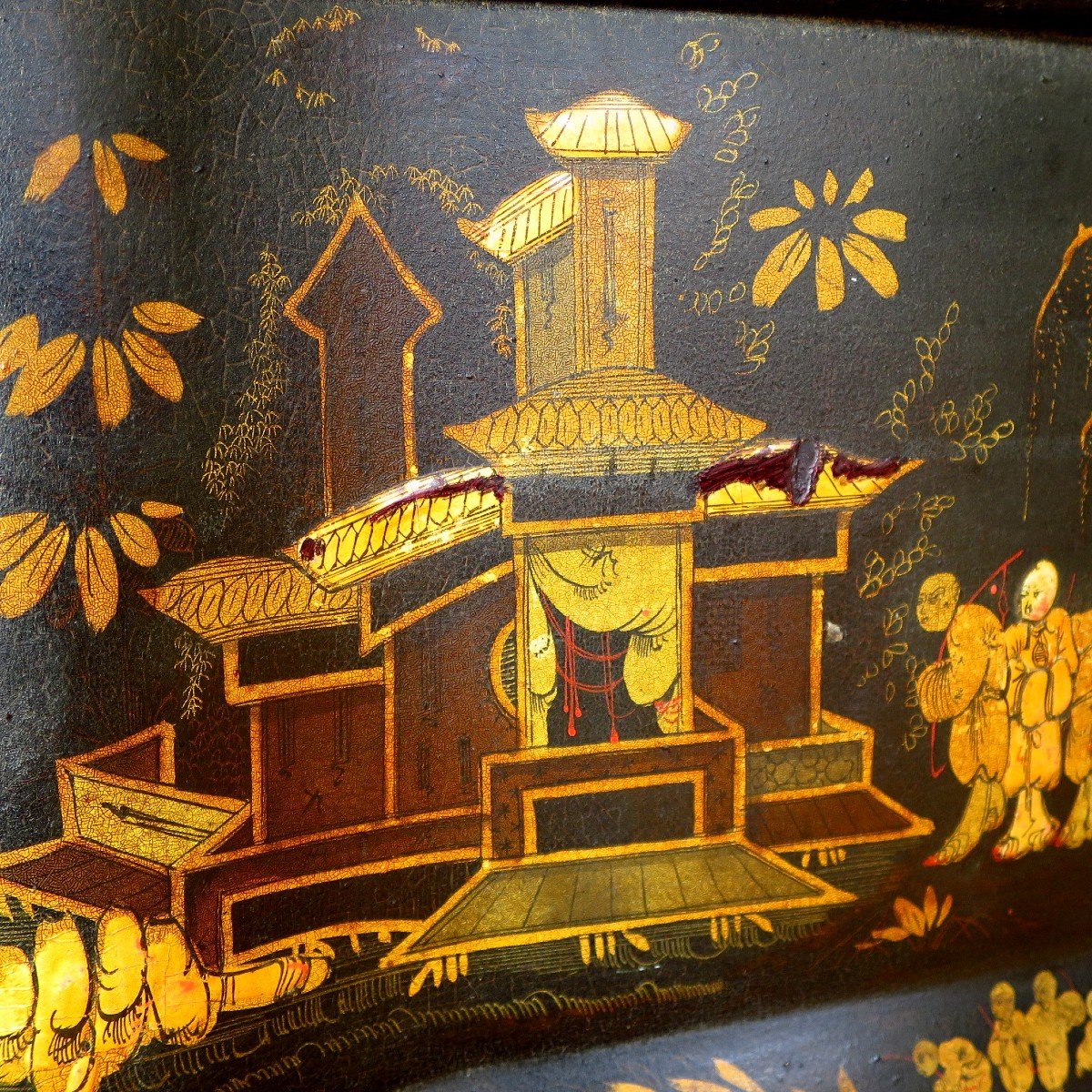 Jardinière d'apparat Napoléon III à décor de chinois, galbée en bois laquée-photo-8