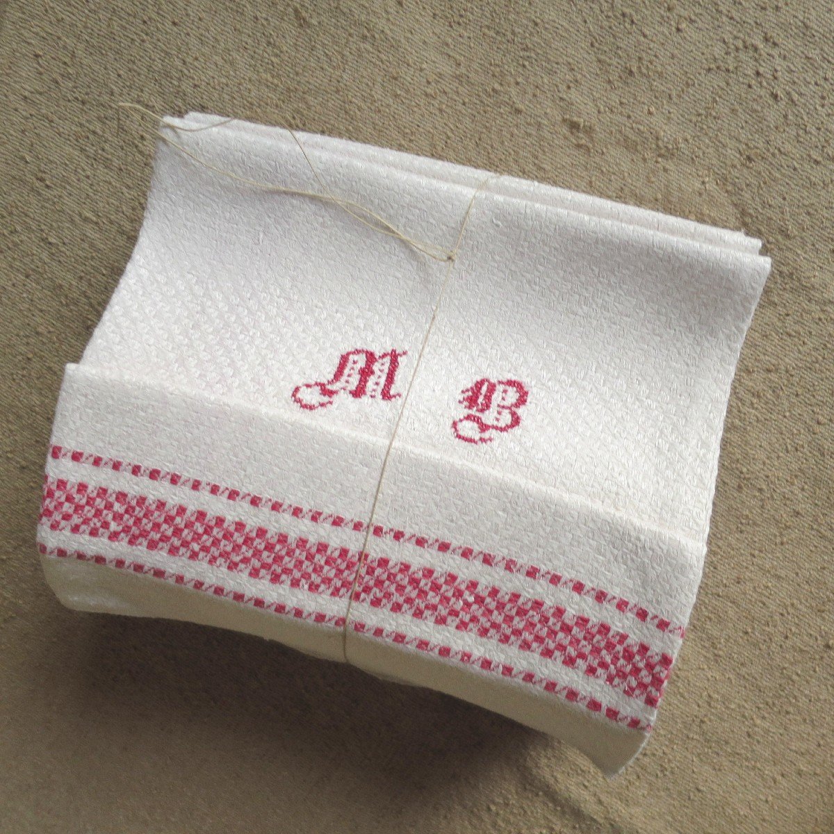 11 serviettes anciennes en lin monogrammées MB en rouge, début XX°-photo-2