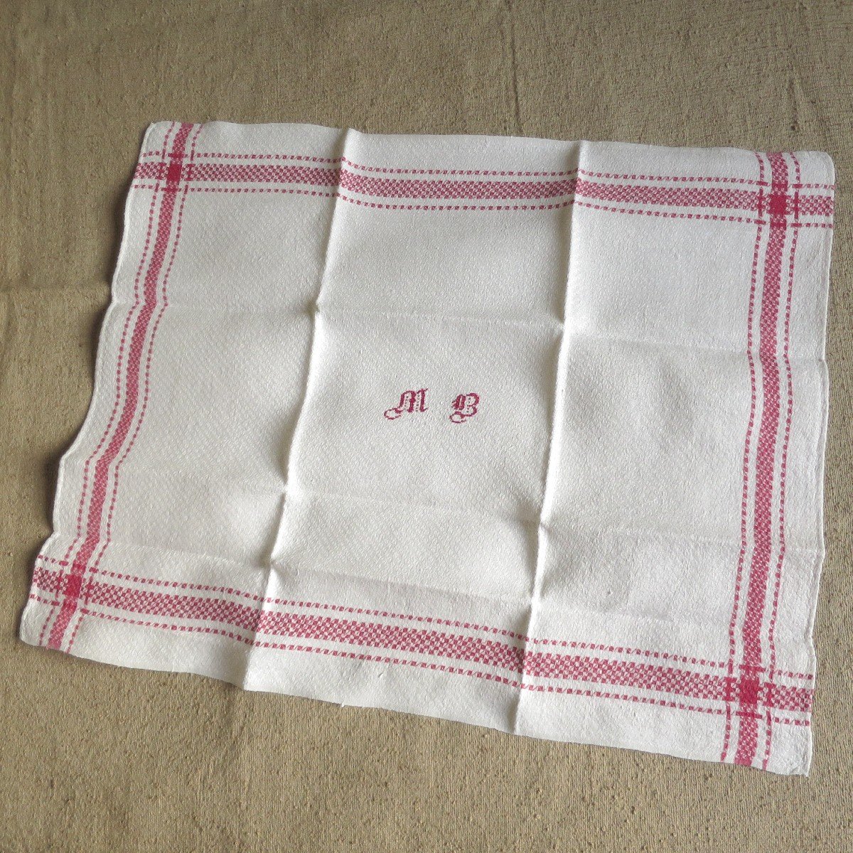 11 serviettes anciennes en lin monogrammées MB en rouge, début XX°