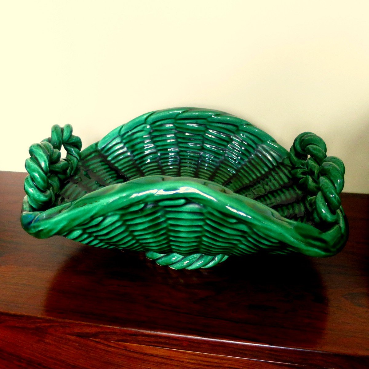 Coupe à fruits vintage en faience verte de Vallauris, 1950