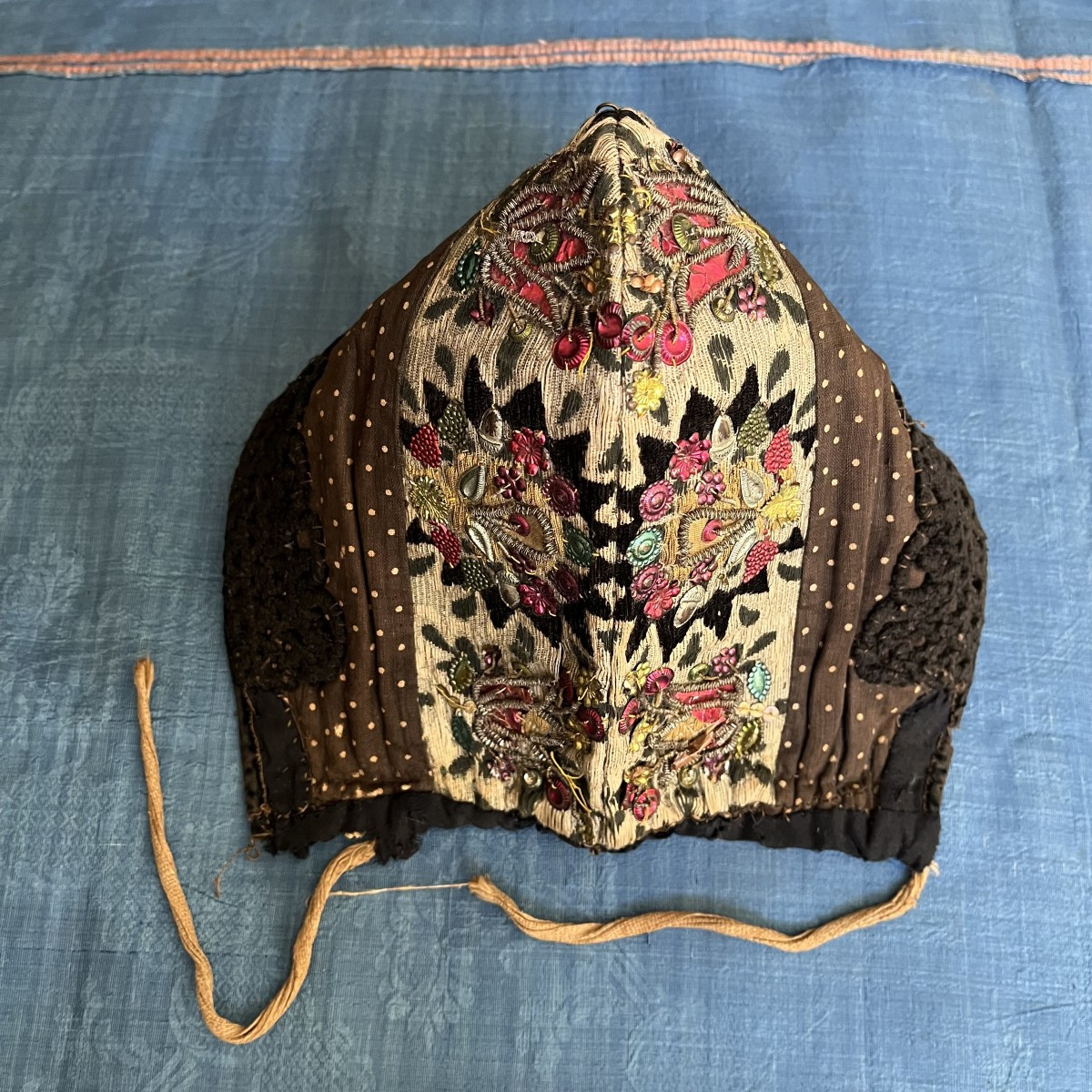Bonnet brodé de coiffe alsacienne de mariage, XVIIIe-photo-3