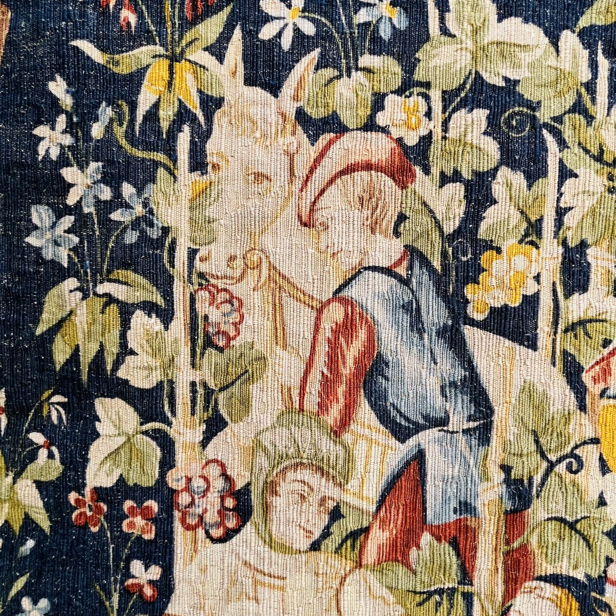 Tapisserie " Les vendanges " de la manufacture Robert Four à Aubusson, de style médiéval -photo-2