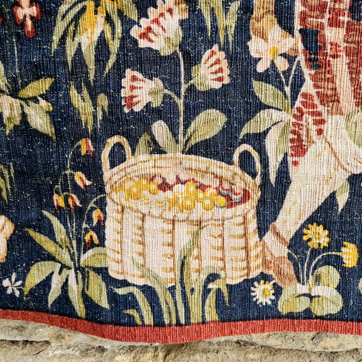 Tapisserie " Les vendanges " de la manufacture Robert Four à Aubusson, de style médiéval -photo-5