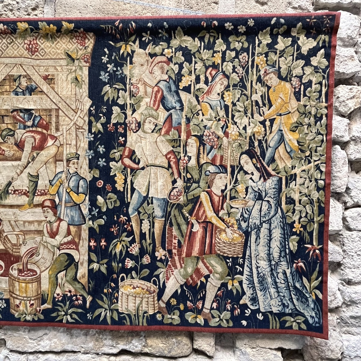 Tapisserie "Les vignerons" de la manufacture Robert Four à Aubusson -photo-3