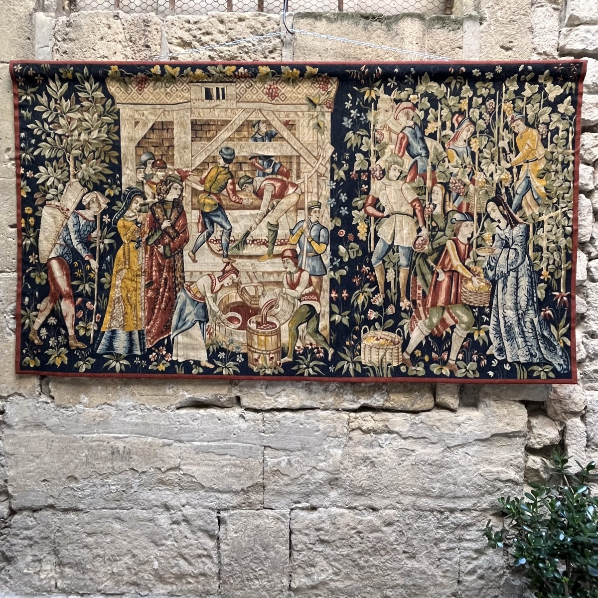 Tapisserie "Les vignerons" de la manufacture Robert Four à Aubusson 