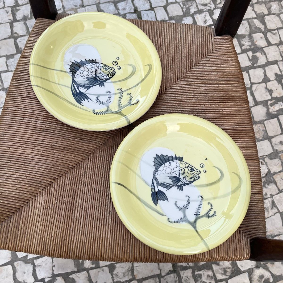 Série de 10 assiettes et une saucière Sainte Radegonde aux poissons et crustacés vers 1950-photo-4