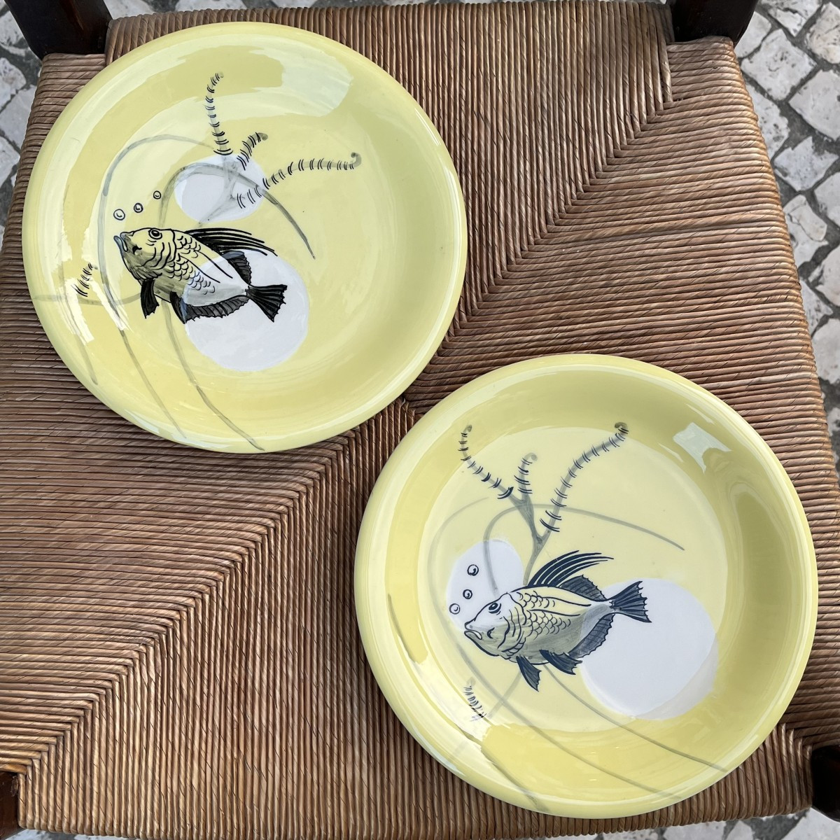 Série de 10 assiettes et une saucière Sainte Radegonde aux poissons et crustacés vers 1950-photo-2