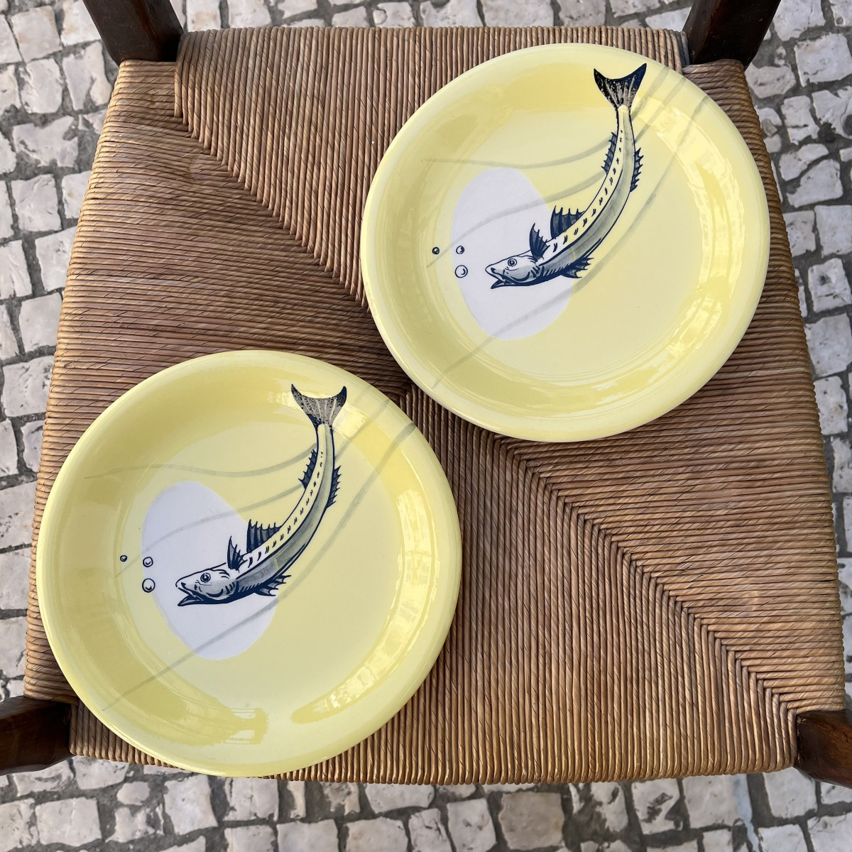 Série de 10 assiettes et une saucière Sainte Radegonde aux poissons et crustacés vers 1950-photo-3