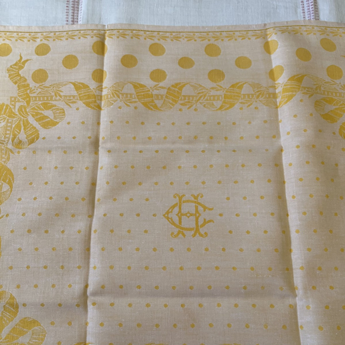 8 serviettes en lin damassé jaune monogrammées CH, début XXe siècle -photo-3