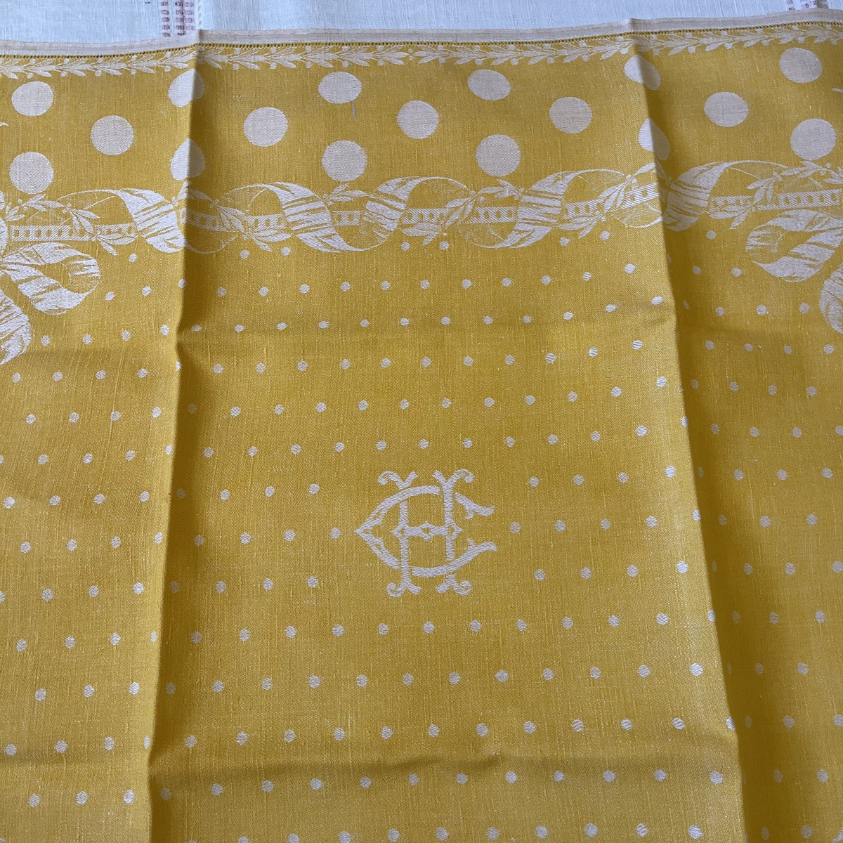 8 serviettes en lin damassé jaune monogrammées CH, début XXe siècle -photo-4