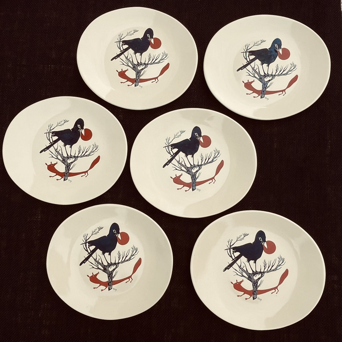 Série de 6 assiettes "le corbeau et le renard " d’Yvonne Cruaz, Salins