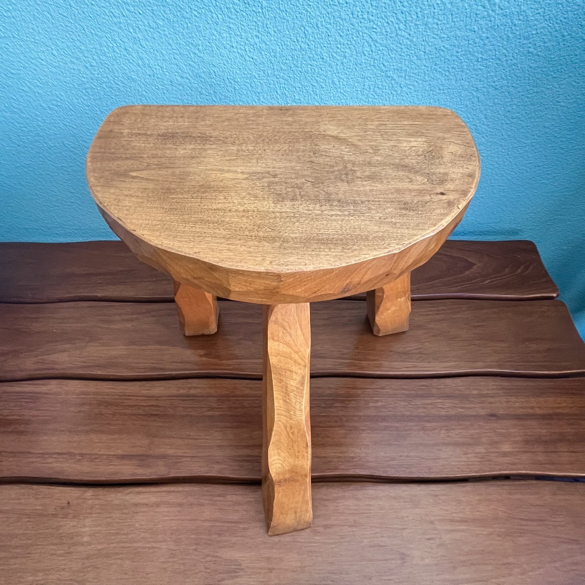 Tabouret brutaliste tripode en sapin 1950-photo-1