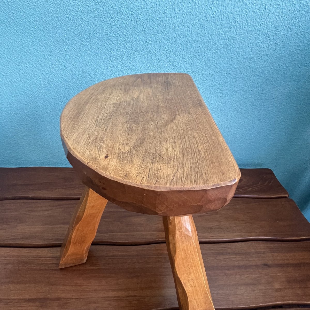 Tabouret brutaliste tripode en sapin 1950-photo-2