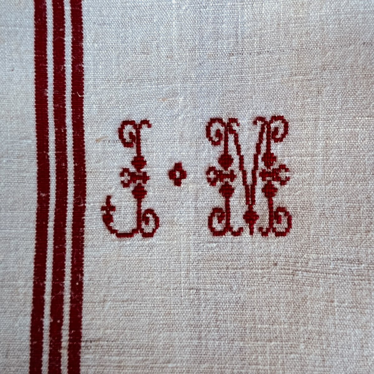 Torchons en lin à liteaux rouges, monogrammés JM, début XXe-photo-2
