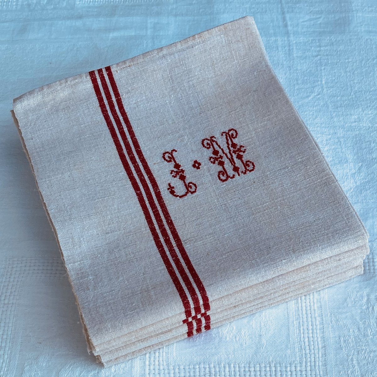 Torchons en lin à liteaux rouges, monogrammés JM, début XXe-photo-2