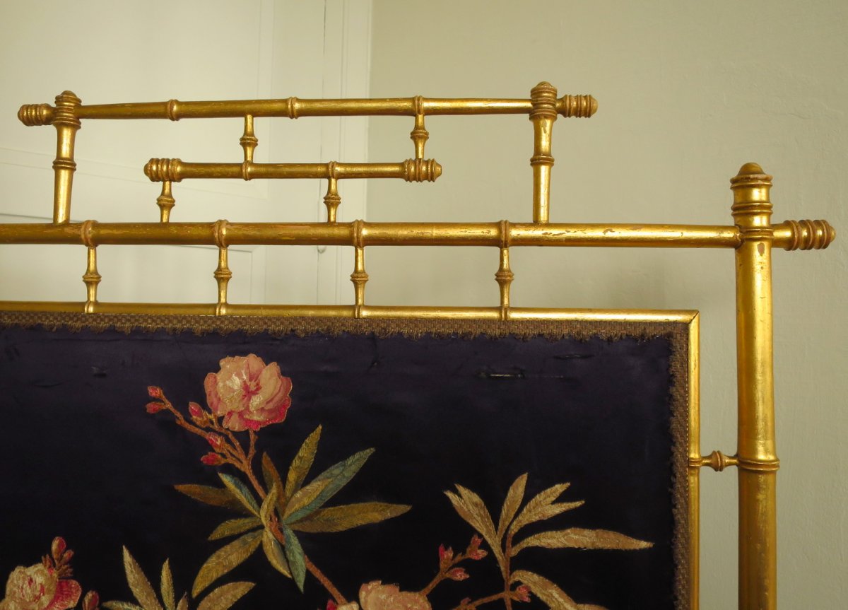 Pare feu Napoléon III en bois doré façon bambou avec broderie de fleurs-photo-2