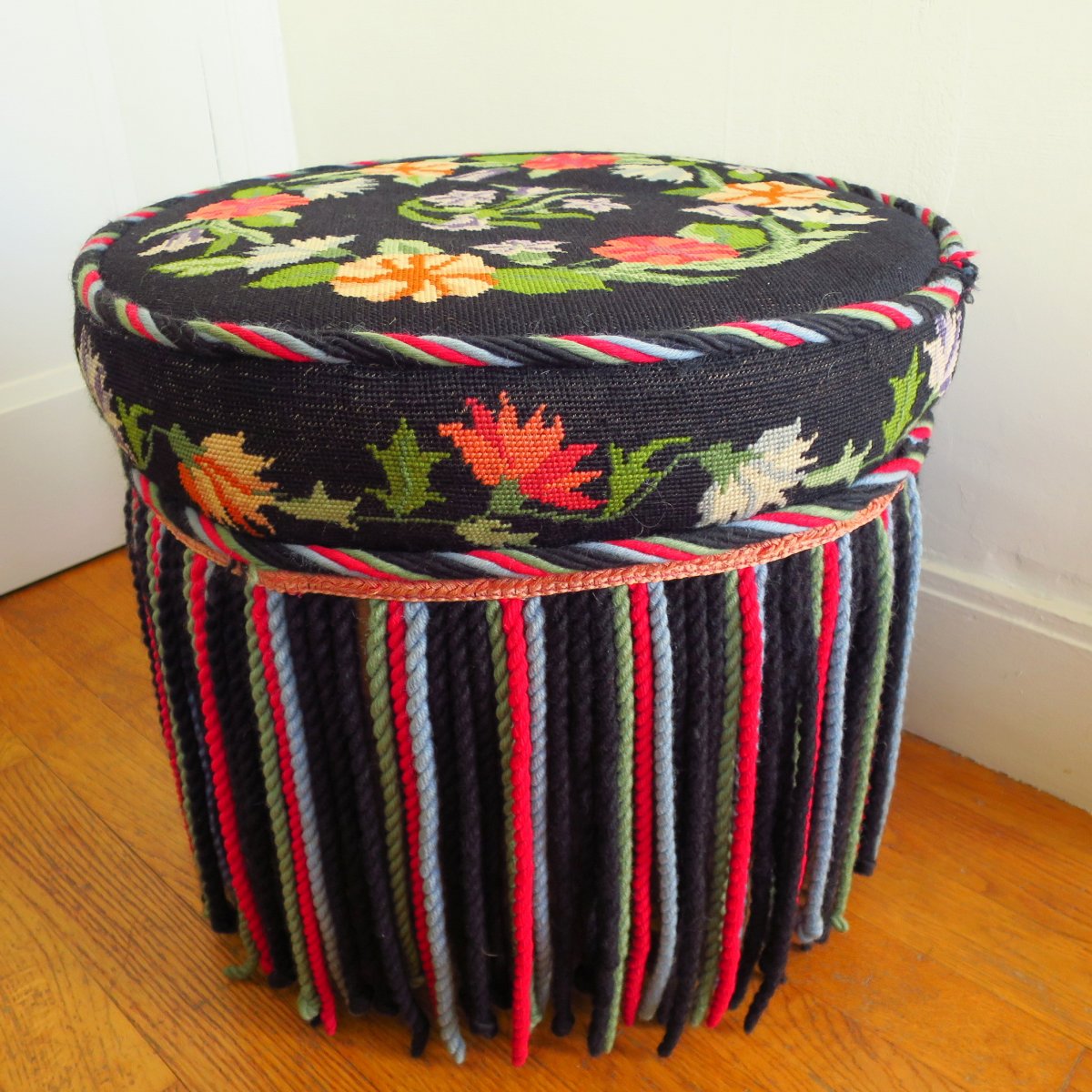 Pouf Napoléon III à décor de fleurs-photo-3