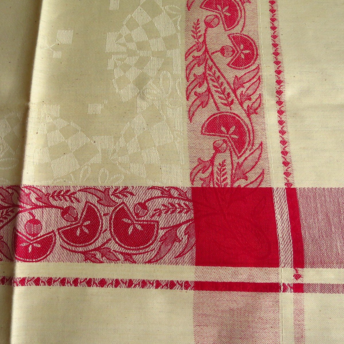 Nappe carrée en damassé rouge vers 1920-photo-2