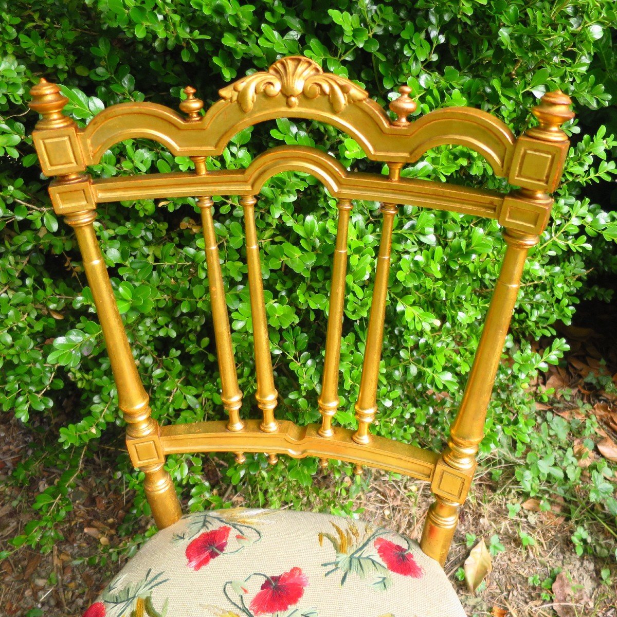 Paire de chaises Napoléon III en bois doré, assises brodées de fleurs-photo-4