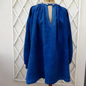 Biaude de maquignon brodée, en lin bleu indigo, fin XIX siècle