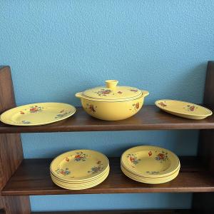 Salins Dinner Service With Poppies, Yellow Model, 15 Pieces Circa 1950
