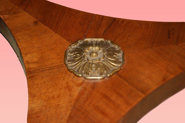Superbe Table Basse De Style Empire Français Des Années 1800 En Bois d'Acajou Avec Bronzes-photo-1