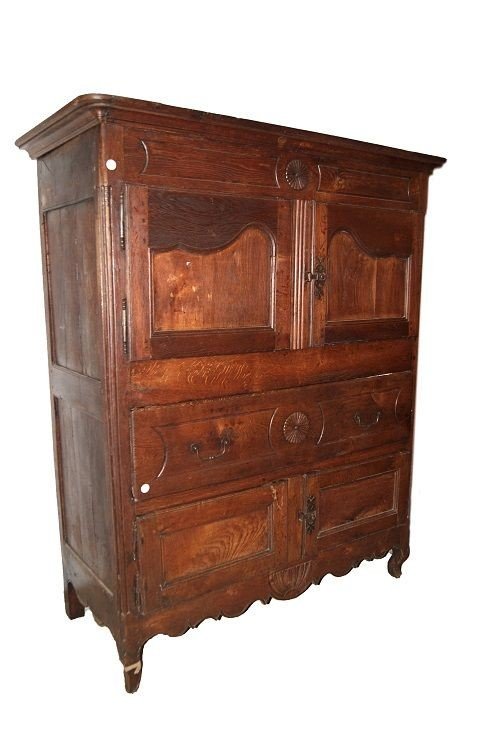 French Cabinet From The 1600s In Oak