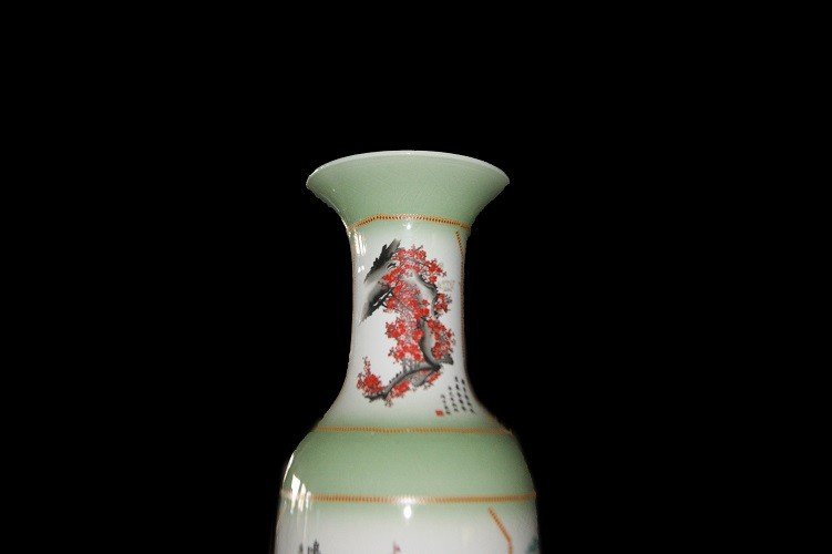 Pair Of Large Chinese Vases From The Early 1900s And Late 1800s In Decorated White Porcelain-photo-2