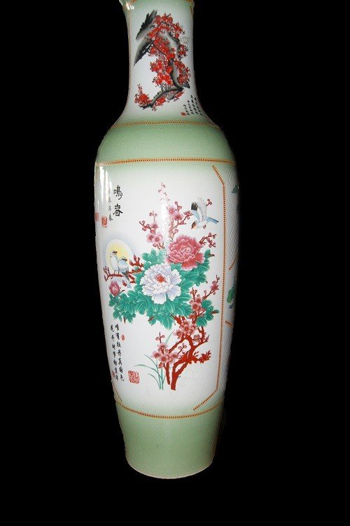 Pair Of Large Chinese Vases From The Early 1900s And Late 1800s In Decorated White Porcelain-photo-3