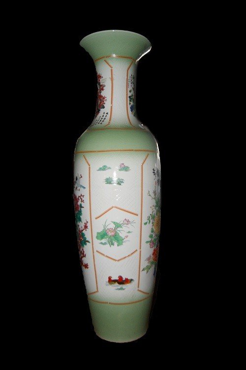 Pair Of Large Chinese Vases From The Early 1900s And Late 1800s In Decorated White Porcelain-photo-4