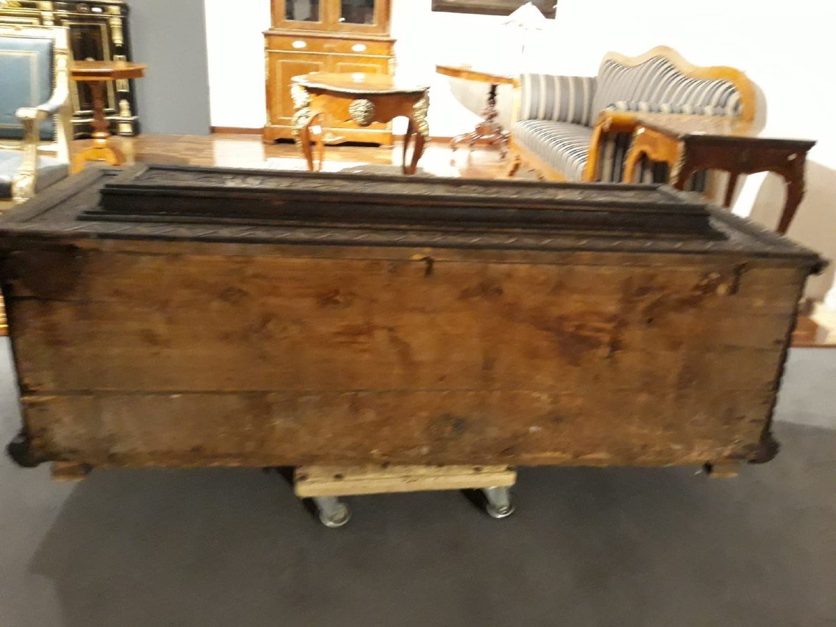 Large Old German Oak Chest With Fully Carved Temple Cover From The Mid-1700s-photo-3