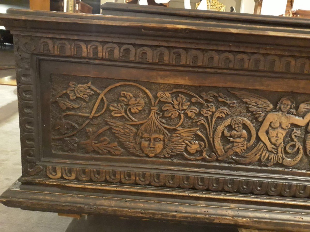 Large Old German Oak Chest With Fully Carved Temple Cover From The Mid-1700s-photo-4