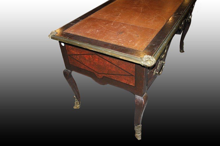 French Louis XV-style Center Desk With Bronze Applications And A Finished Back-photo-4