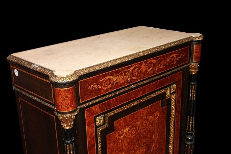 Un Petit Buffet à Une Porte De Style Louis XVI Français Du XIXe Siècle En Bois d'ébène Incrusté-photo-2