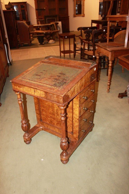 English Davenport From The Second Half Of The 19th Century, Made Of Walnut And Walnut Burl