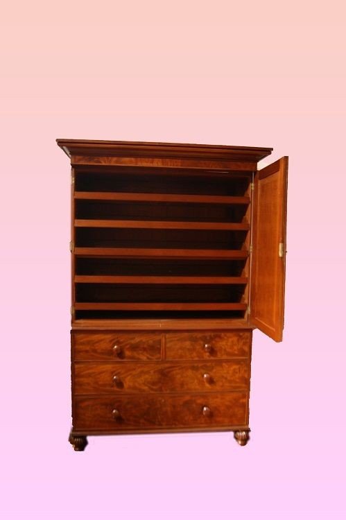 Small English Regency-style Chest Of Drawers From The Early 1800s, Made Of Mahogany Wood-photo-1