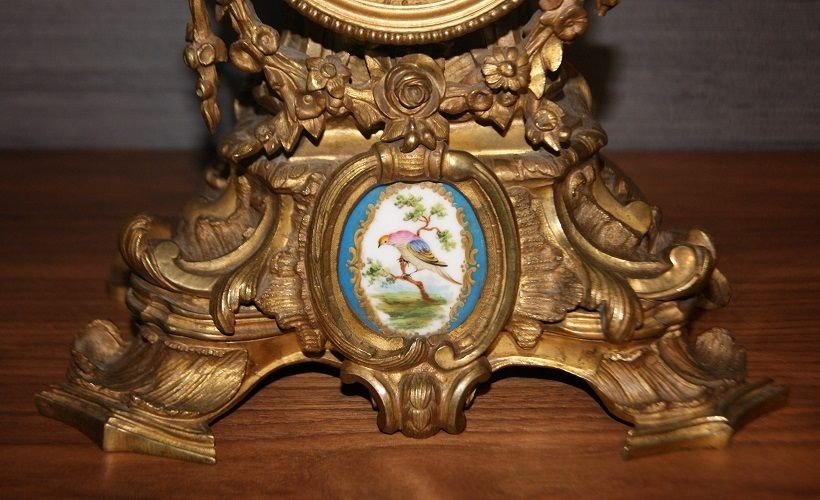 French Clock From The Second Half Of The 19th Century In Richly Finished Bronze-photo-1